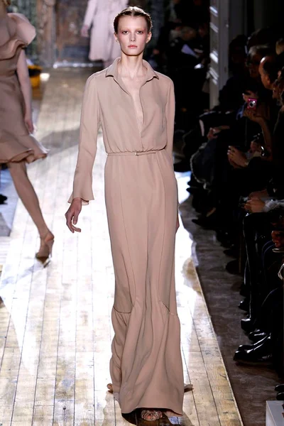 Look 16